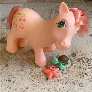 1984 My Little Pony with accessories